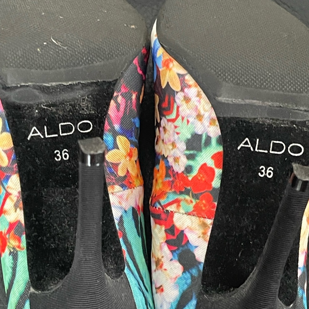 COPY - Also floral print fabric pumps!! - Picture 3 of 5
